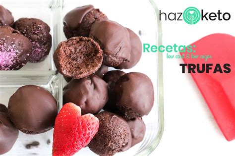 Trufas de chocolate keto, cubiertas de cacao en polvo, presentadas en un plato.
