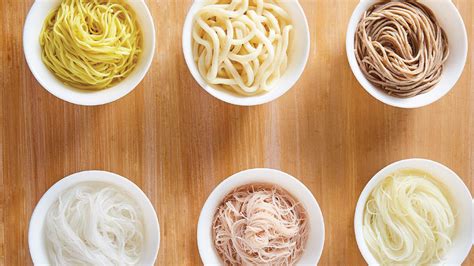 ilustracion de varios tipos de sopas de fideos orientales