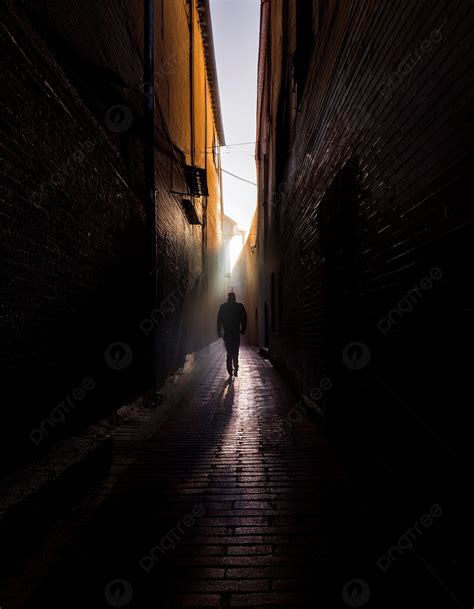 Ilustración conceptual de una silueta alejándose en un entorno urbano con elementos de nostalgia y equipaje abandonado.