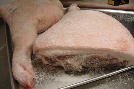 Carne de cerdo en proceso de salmuera