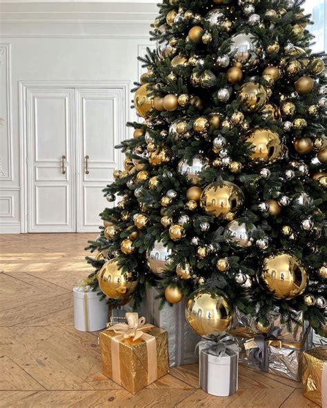 Árbol de Navidad decorado, fondo de las fotos del tutorial.