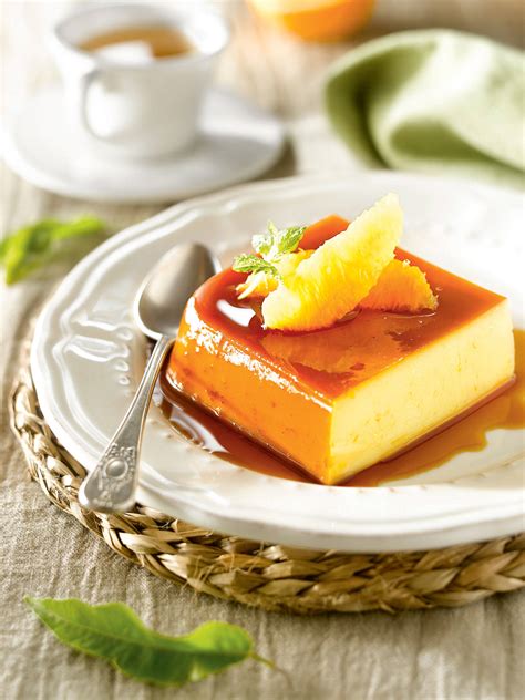 Plato de postre con leche condensada