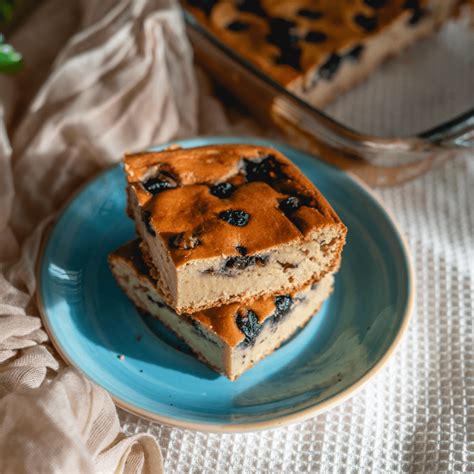 Variedad de postres sin gluten con arándanos