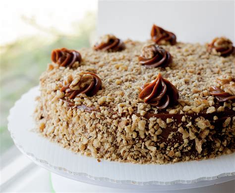 Esquema de las capas de una torta de manjar y nuez
