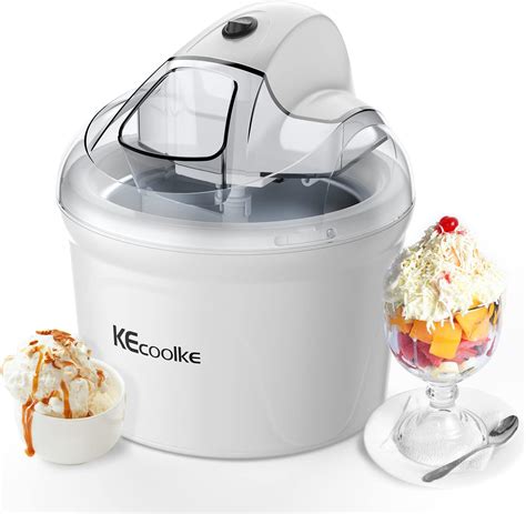 Máquina de helados procesando fruta congelada para obtener una textura suave