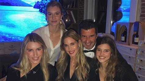 Imagen familiar de Luis Figo, Helen Svedin y sus hijas