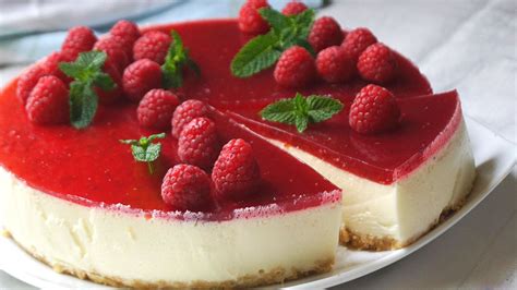 Tarta de queso sin horno con interior de fresa