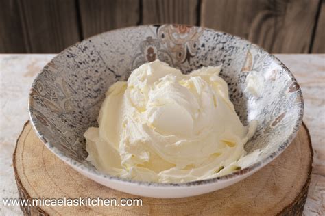 Ingredientes principales para la mousse de mascarpone: queso mascarpone, huevos, azúcar, nata.