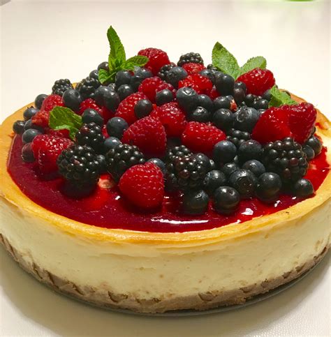 Cheesecake de frutos rojos en frasco de vidrio