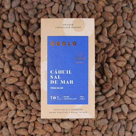 Imagen de granos de sal de Cahuil y una barra de chocolate amargo