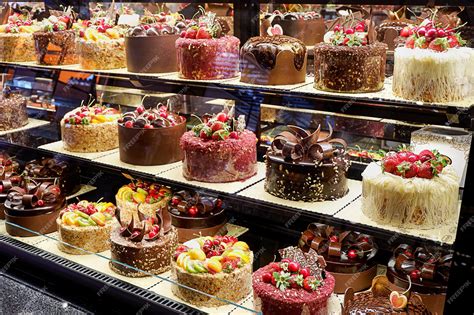 Surtido de pasteles y tortas exhibidos en Amapola Pastelería Sureña.