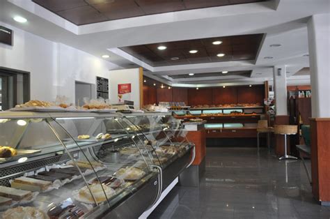 Fotografía: Fachada y exhibición de empanadas artesanales en Las Rosas Chicas.