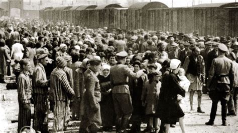 En solo ocho semanas en 1944, unos 424.000 judíos fueron deportados a Auschwitz-Birkenau.