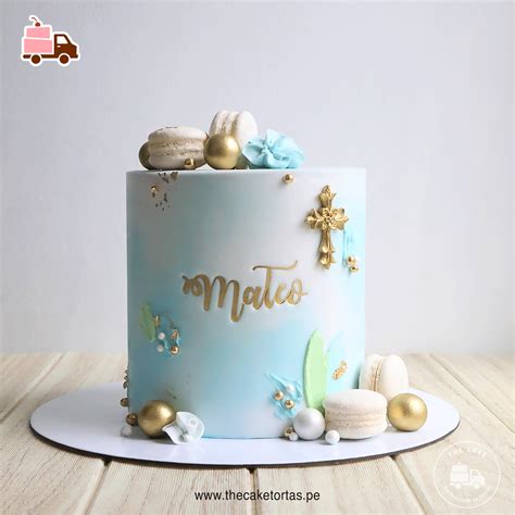 Variedad de tortas de bautizo para niño, incluyendo diseños sobrios, religiosos y temáticos