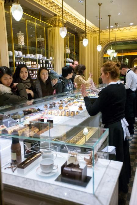 Salón de té Belle Epoque de Angelina con su famoso pastel Mont Blanc