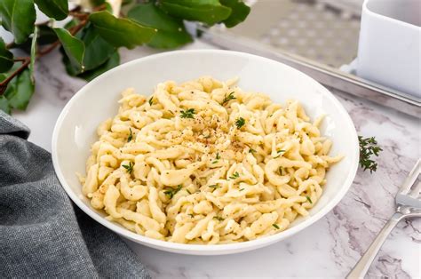 Plato de spätzle recién cocido