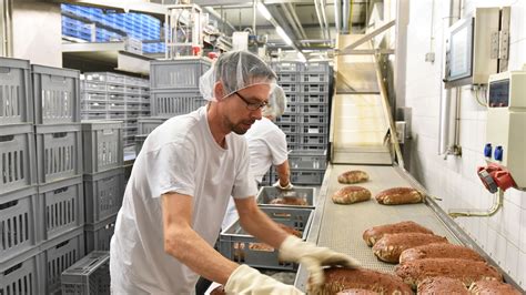Esquema de las etapas de producción en una panadería industrial enfocada en puntos de control de calidad