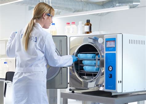 Proceso de esterilización del agar Mueller-Hinton en autoclave.