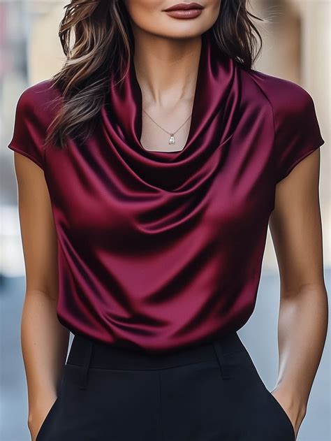 ejemplos de blusas y tops favorecedores para figura de manzana
