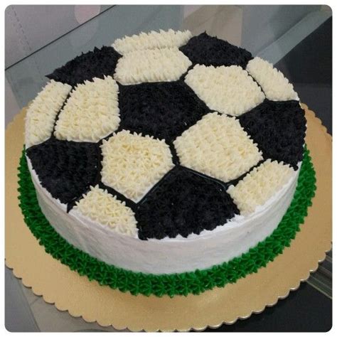 Foto de pastel en forma de balón de fútbol