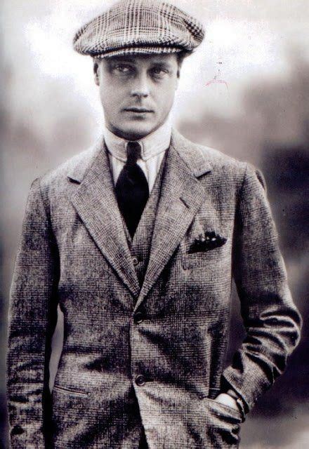 Fotografía histórica del Rey Eduardo VIII vistiendo un traje con estampado Príncipe de Gales