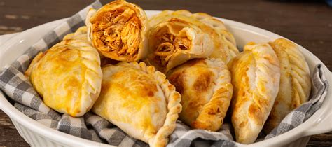 Foto de una empanada de carne o pollo de estilo argentino