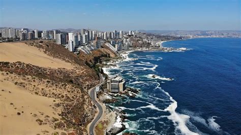 Paisaje costero de Concón con vista a sus tradicionales restaurantes de mariscos