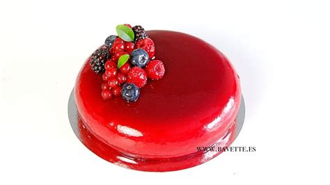 Glaseado espejo de frutos rojos listo para aplicar