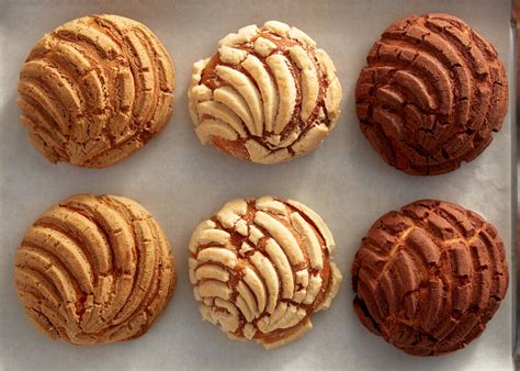 Conchas mexicanas recién horneadas y doradas
