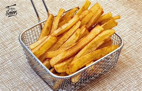 Esquema visual que muestra los pasos para cortar y preparar papas fritas perfectas en bastones