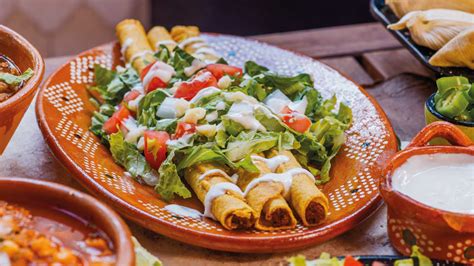 Ingredientes frescos para la preparación de las flautas y las salsas