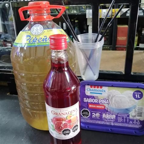 infografía con los ingredientes principales del terremoto: vino pipeño, granadina, helado de piña