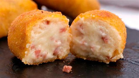 Plato de croquetas cremosas de jamón serrano