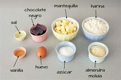 Ingredientes y materiales para decorar galletas con fondant