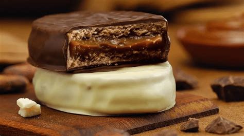 Alfajores variados, destacando su popularidad en Argentina y Uruguay