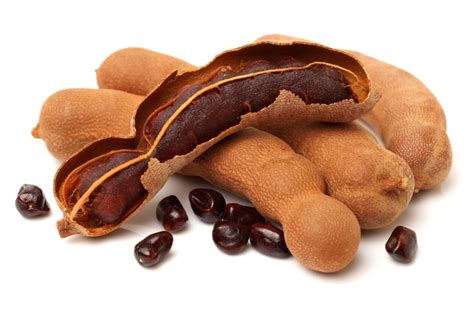 Ilustración del fruto de tamarindo fresco y su pulpa lista para preparar