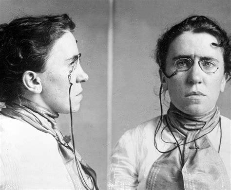 Infografía que detalla los tres ciclos vitales de Emma Goldman: Estados Unidos (1889-1919), Rusia (1920-1921) y Europa (a partir de 1922).