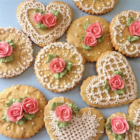 Ejemplos de galletas decoradas con royal icing dorado