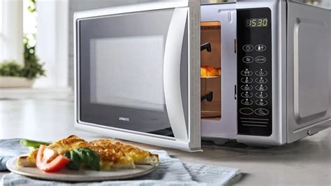 El microondas es uno de los elementos de la cocina que más opiniones encontradas genera