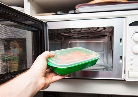 Guía visual: cómo elegir recipientes seguros para microondas