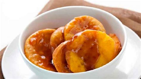 Sopaipillas con salsa de chancaca