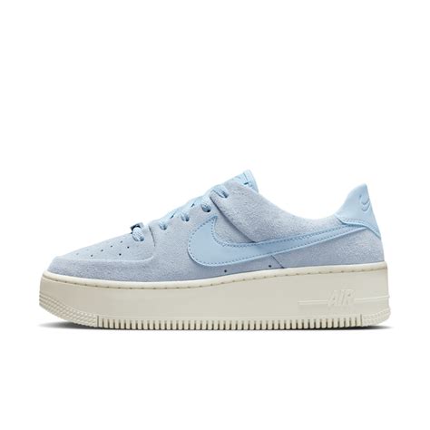 Collage de modelos Nike Air Force 1 Shadow, Sage Low y Pixel