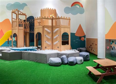 Ilustración de la zona infantil del restaurante con castillo inflable y carpas tippi.