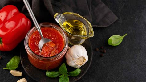 Ingredientes frescos para potenciar el sabor de la salsa