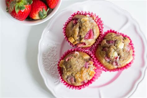 Muffins de fresas y chocolate blanco con topping de crumble