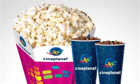 Infografía mostrando la variedad de snacks de Cineplanet: palomitas, nachos y dulces