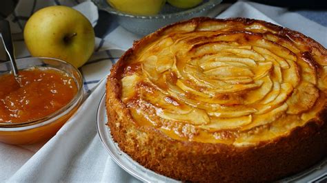 Infografía paso a paso de la preparación de la tarta de manzana sin mantequilla.