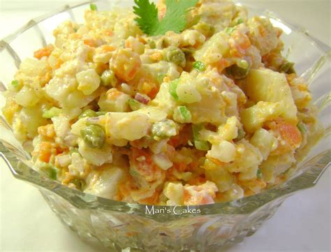 Ingredientes básicos de la ensalada rusa: papas, zanahoria, huevo y mayonesa