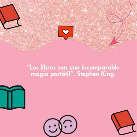 pareja riendo con un libro de frases