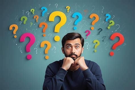 persona pensando con signos de interrogación y exclamación